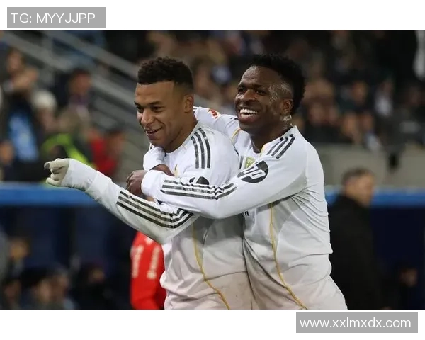 足总杯激战:本菲卡逆转多特蒙德帽子戏法引爆全场激情