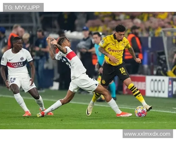 欧联杯激战巴黎圣日耳曼与波尔图战成平局帽子戏法引发全场热潮分析